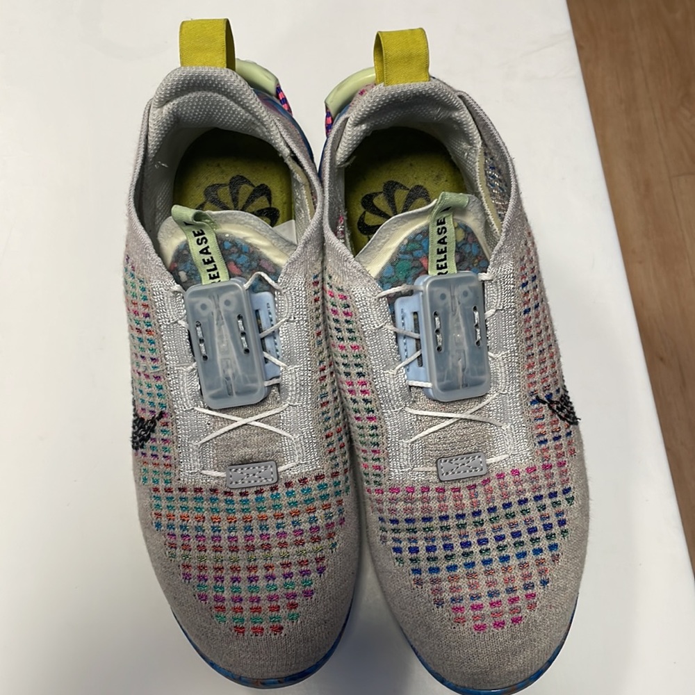 Nike Vapor Max Size 6.5 W Pure Platinum Multicolor - Picture 2 of 3